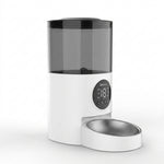Stainless steel feeding bowl attached to the automatic pet feeder